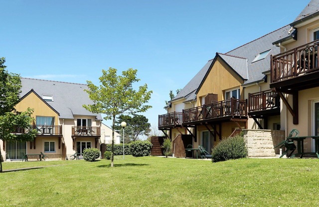 Cosy apartment for 4 guests with WIFI, pool, TV, terrace, pets allowed and parking