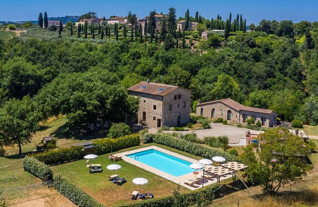 Cosy apartment in villa with private pool, WIFI, A/C, TV, patio, panoramic view and parking
