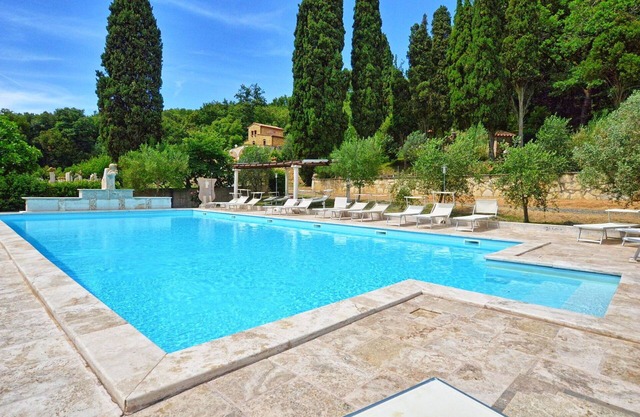 Cosy apartment for 8 people with pool