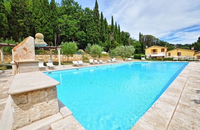 Cosy apartment for 6 guests with pool