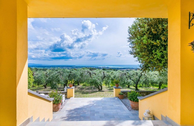 Cosy apartment for 4 people with WIFI, TV, terrace, pets allowed, panoramic view and parking