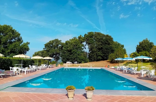 Cosy apartment for 2 guests with WIFI, pool, pets allowed and parking