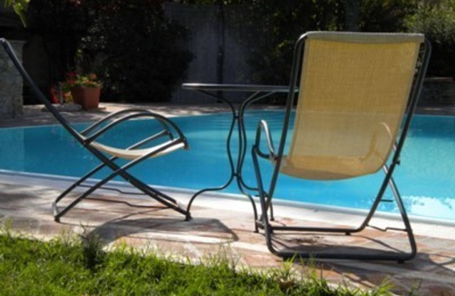 Cosy apartment in villa for 2 guests with pool, TV, patio, pets allowed and parking