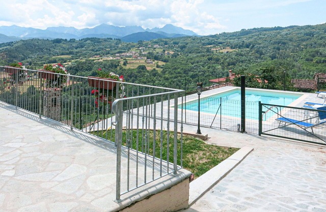 Cosy apartment in villa for 5 guests with pool, WIFI, terrace, pets allowed and parking
