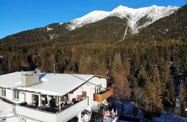 Cosy apartment for 6 guests with WIFI, TV, balcony, pets allowed, panoramic view and parking