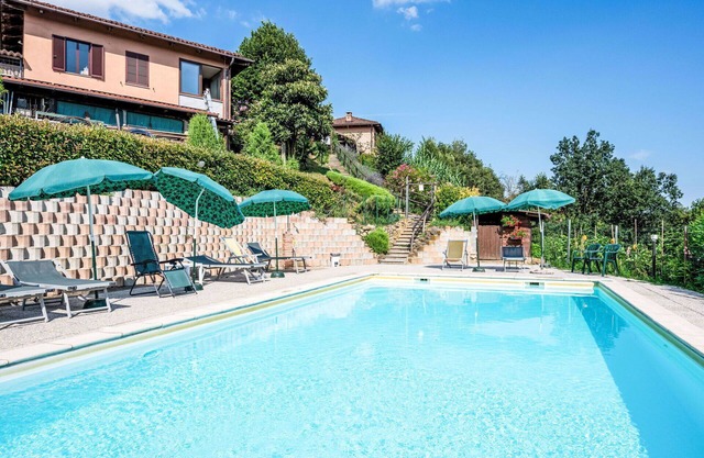 Cosy apartment in villa for 4 guests with WIFI, pool, TV, patio and pets allowed