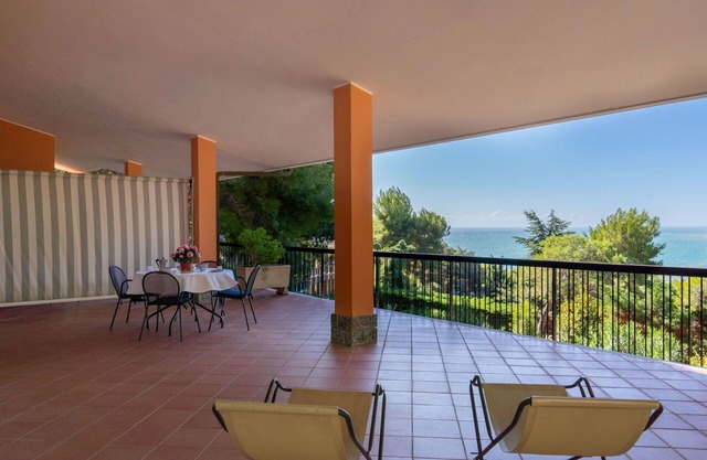Cosy apartment in villa for 6 people with WIFI, TV, terrace, pets allowed and parking
