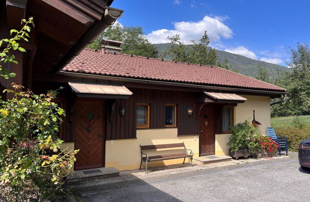 Cosy apartment in villa for 4 guests with WIFI, TV, terrace and pets allowed