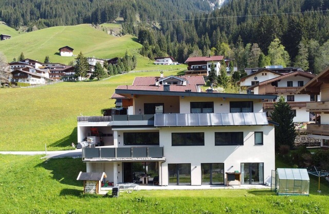 Cosy apartment for 4 people with WIFI, TV, terrace and parking
