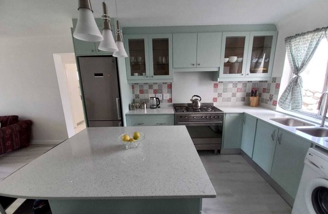 Cosy apartment by the ocean, located in a family friendly town.