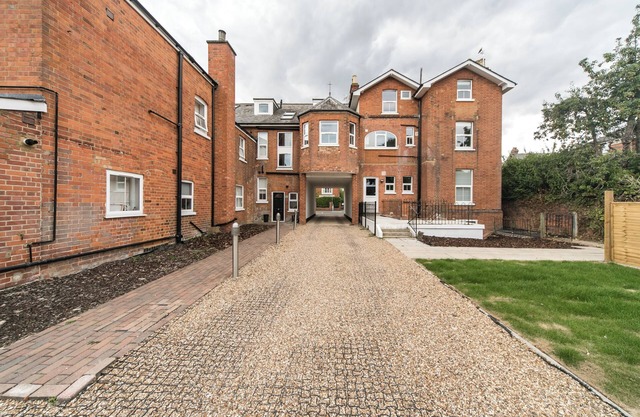 Cosy Apartment close to Reading Town Centre