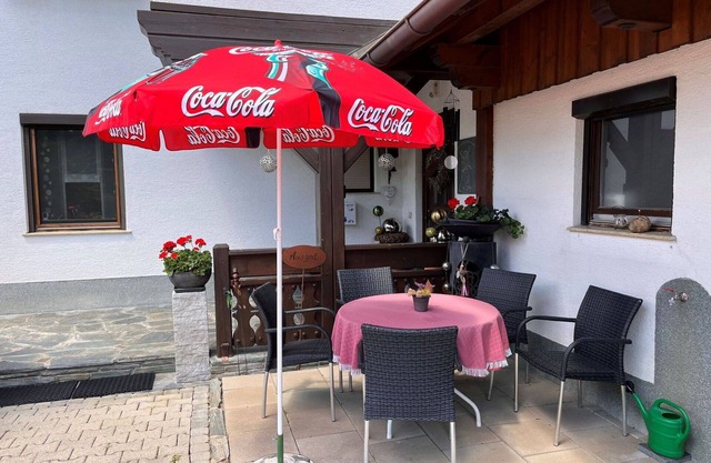 Cosy apartment for 4 people with WIFI, TV, patio and pets allowed