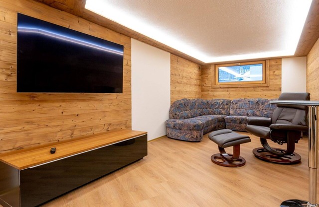 Cosy apartment for 4 people with WIFI, hot tub, TV and balcony