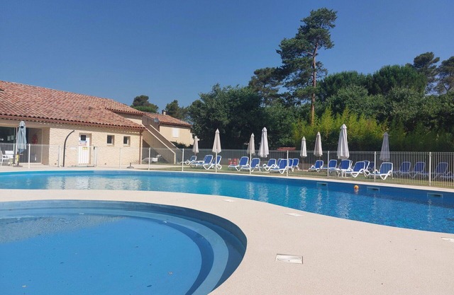 Cosy apartment for 6 guests with WIFI, pool, TV and terrace
