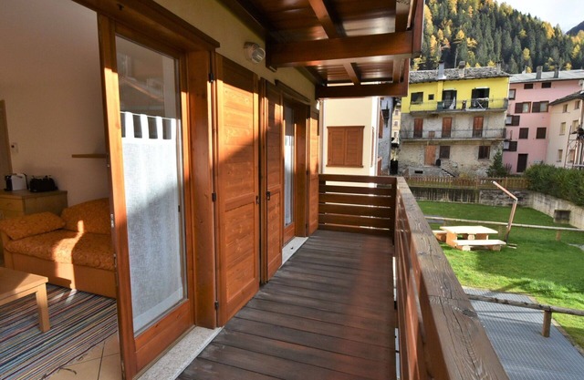Cosy apartment for 4 guests with WIFI, TV, terrace, pets allowed and parking