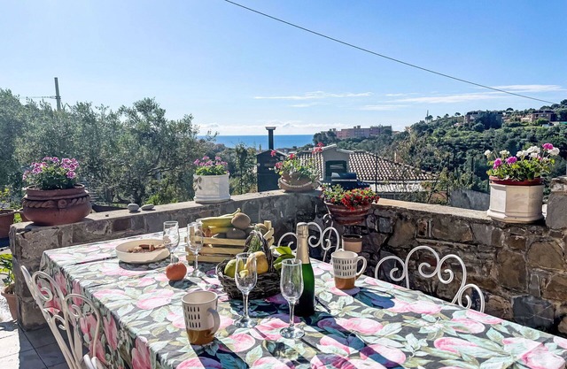 Cosy apartment for 4 people with A/C, WIFI, TV, patio and parking
