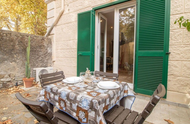 Cosy apartment for 2 guests with A/C, TV and pets allowed