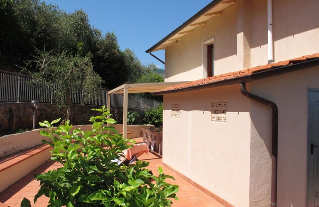 Cosy apartment for 10 guests with WIFI, TV and terrace