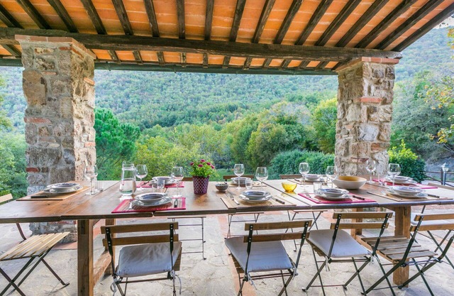 Cosy apartment for 13 people with WIFI, TV, patio and pets allowed