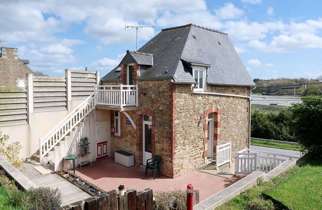 Cosy apartment for 2 people with WIFI, TV, terrace and parking
