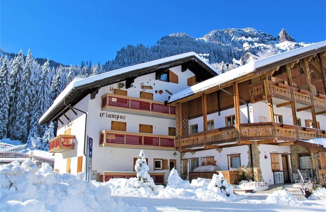 Cosy apartment for 3 guests with WIFI, TV, balcony and parking