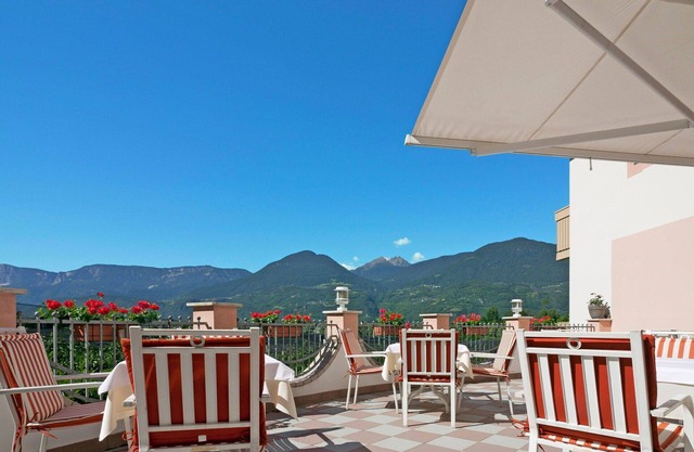 Cosy apartment for 3 people with WIFI, pool, TV, balcony, pets allowed and parking