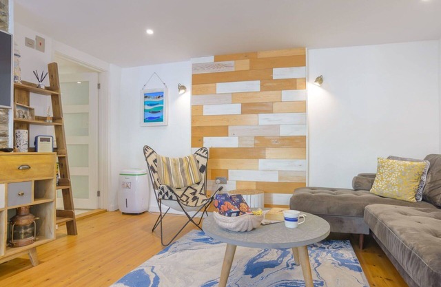 Cosy apartment for 4 guests with WIFI, TV, patio, pets allowed and parking