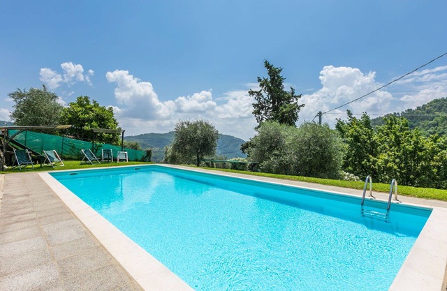 Cosy apartment for 4 guests with pool, WIFI, TV, patio, pets allowed and parking