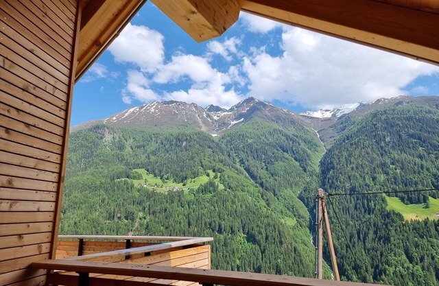 Cosy apartment for 4 guests with WIFI, TV, balcony and parking
