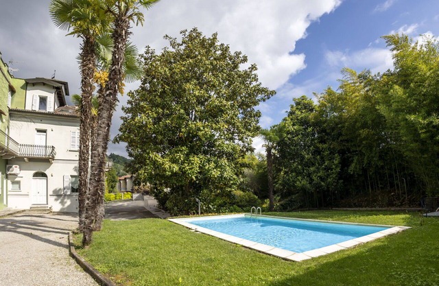 Cosy apartment for 4 guests with A/C, pool, TV and balcony