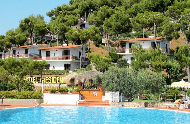 Cosy apartment for 4 guests with A/C, WIFI, pool, TV, terrace and pets allowed