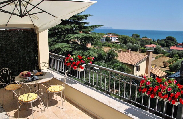 Cosy apartment for 4 people with WIFI, A/C, TV, terrace and pets allowed