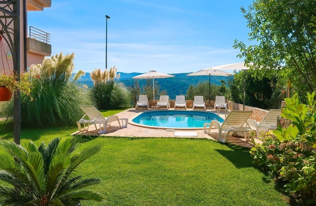 Cosy apartment for 4 people with WIFI, pool, A/C, TV, terrace, pets allowed and parking