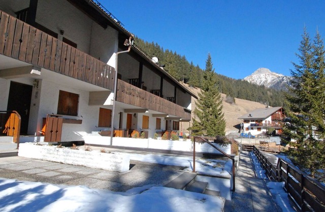 Cosy apartment for 4 people with TV, terrace, pets allowed and parking