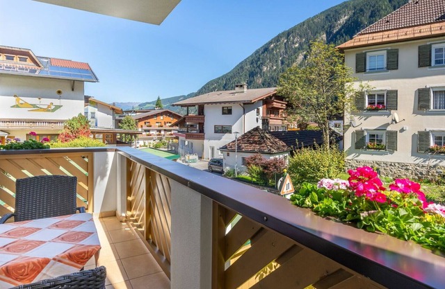 Cosy apartment for 5 people with WIFI, TV, balcony, pets allowed and parking