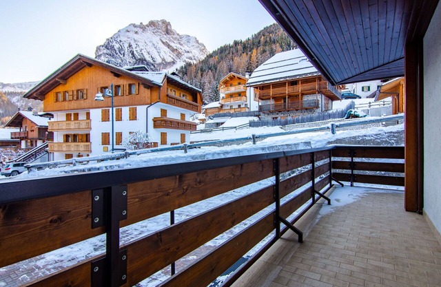 Cosy apartment for 5 guests with WIFI, TV, balcony and parking