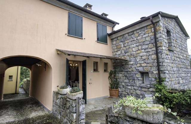 Cosy apartment for 5 people with pool, WIFI, TV and patio