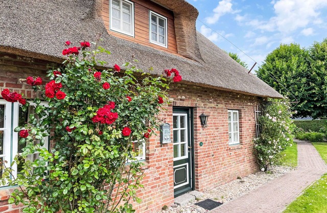 Cosy apartment for 6 guests with WIFI, TV, pets allowed and parking