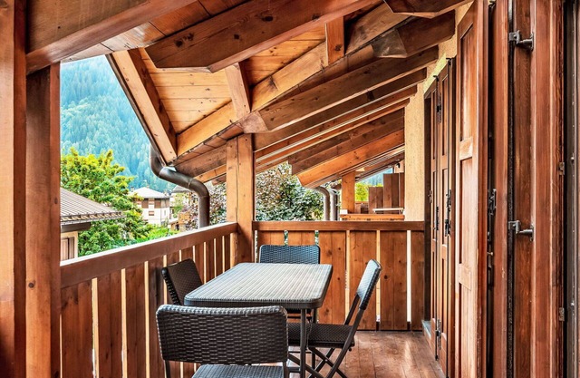 Cosy apartment for 6 guests with WIFI, TV, patio and parking