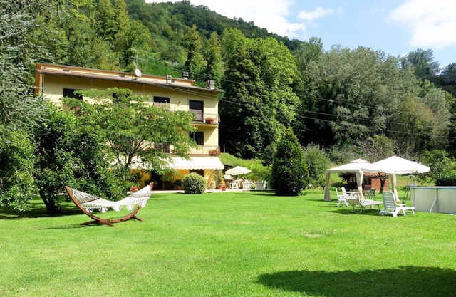 Cosy apartment for 6 guests with WIFI, pool, hot tub, TV, patio and parking