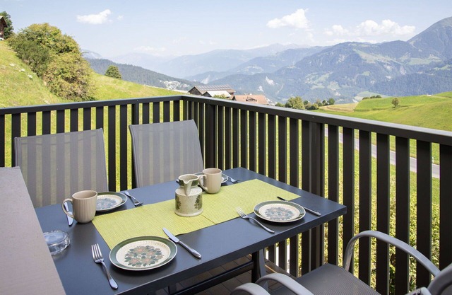 Cosy apartment for 6 people with WIFI, pool, TV, balcony and panoramic view