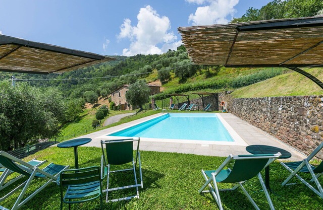 Cosy apartment for 6 people with pool, WIFI, TV, patio and pets allowed