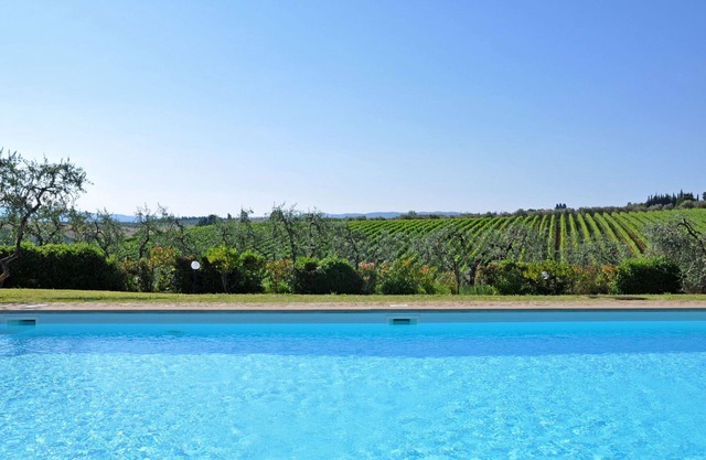 Cosy apartment for 6 people with WIFI, pool, A/C and panoramic view, close to Greve In Chianti