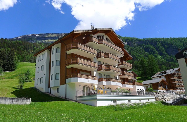 Cosy apartment for 7 people with hot tub, WIFI, TV and balcony