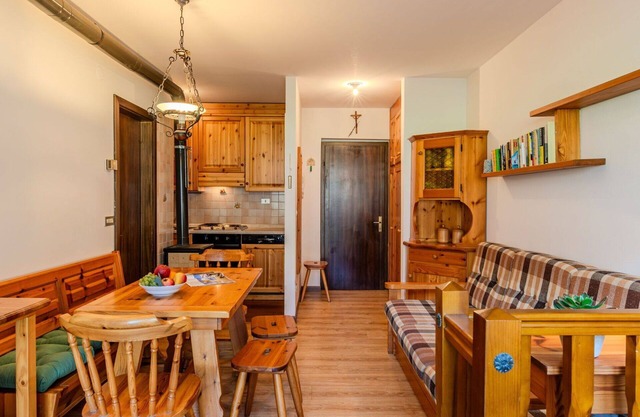 Cosy apartment for 8 guests with TV, panoramic view and parking