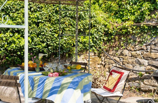 Cosy apartment for 9 guests with TV, patio and pets allowed