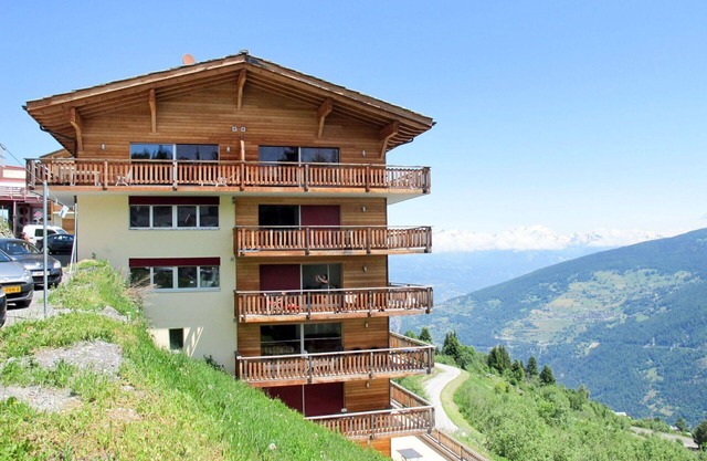 Cosy apartment for 8 guests with hot tub, WIFI, TV and balcony