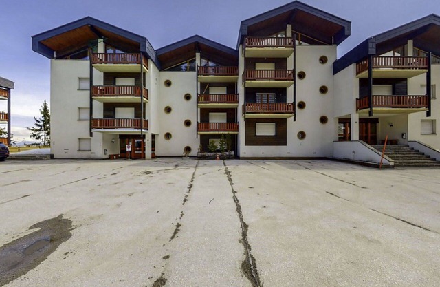Cosy apartment for 4 people with WIFI, pool, balcony and pets allowed