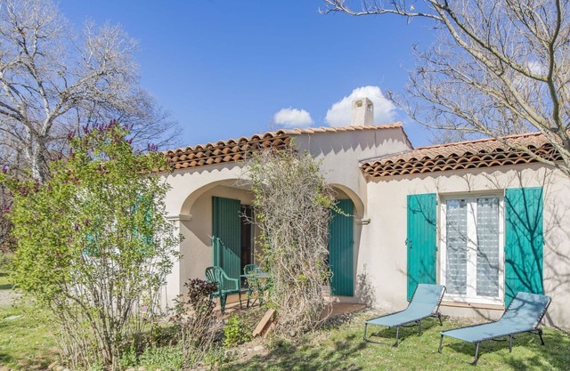 Cosy apartment for 4 people with WIFI, pool, TV, terrace and parking