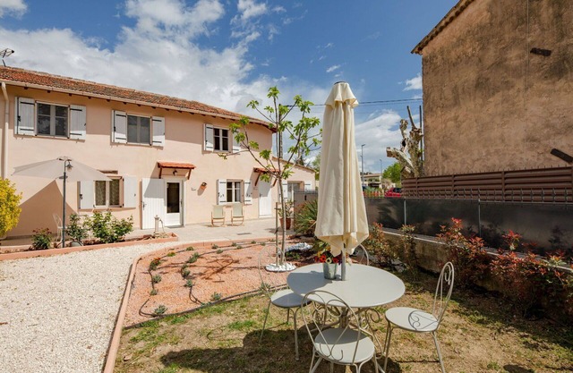 Cosy apartment for 4 guests with A/C, WIFI, TV, terrace and parking
